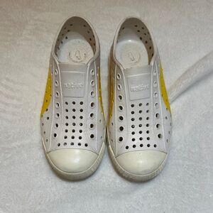 Native Kids Water Shoes - White and Yellow size C13